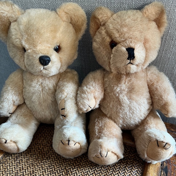Pair of authentic, vintage, wool jointed Teddy bears, from Harrods - Picture 1 of 13